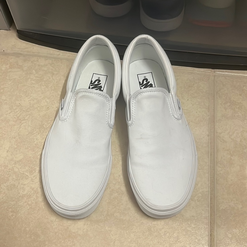 Men vans classic white slip on.